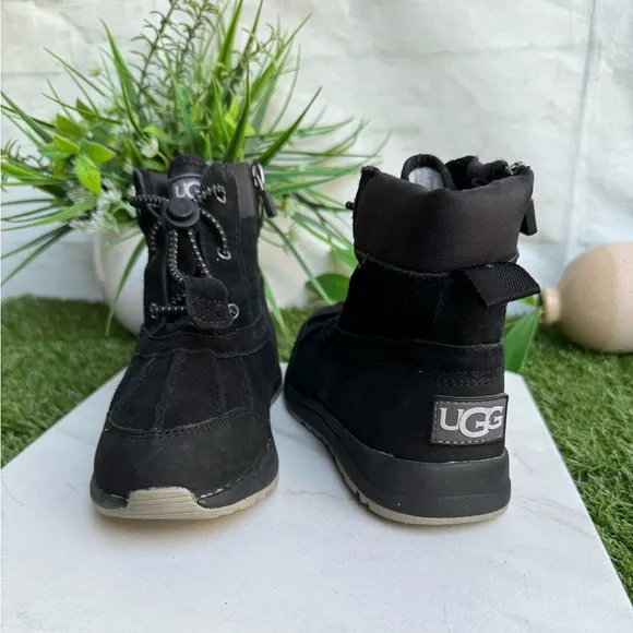- UGG🔴Turlock Waterproof winter boots snow boots size 2 new .unisex