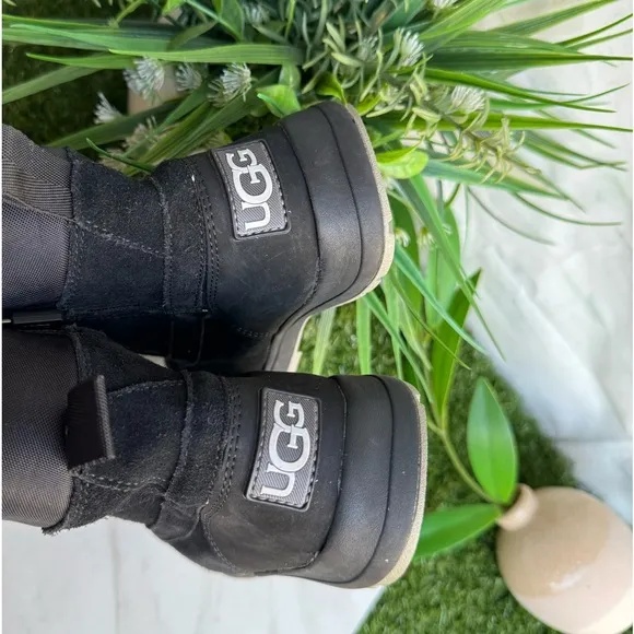 - UGG🔴Turlock Waterproof winter boots snow boots size 2 new .unisex