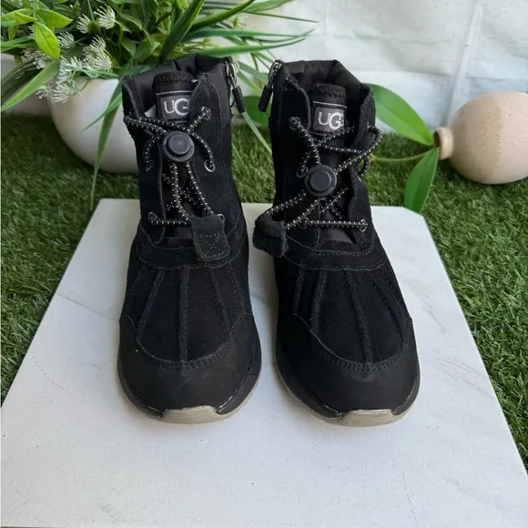 - UGG🔴Turlock Waterproof winter boots snow boots size 2 new .unisex