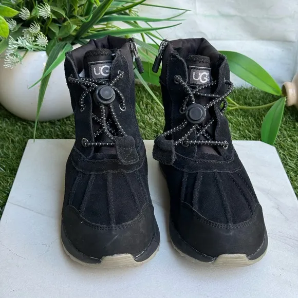 - UGG🔴Turlock Waterproof winter boots snow boots size 2 new .unisex