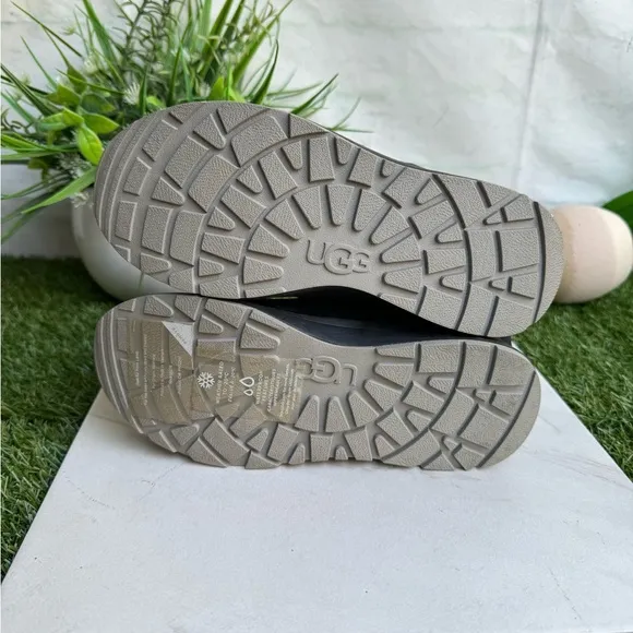 - UGG🔴Turlock Waterproof winter boots snow boots size 2 new .unisex