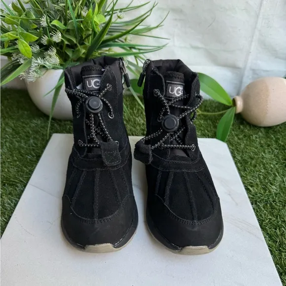 - UGG🔴Turlock Waterproof winter boots snow boots size 2 new .unisex