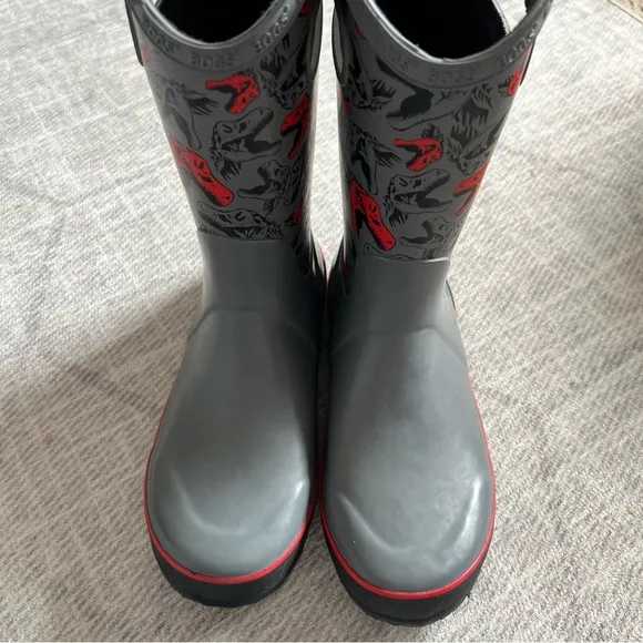 BOGS Big Kids Dinosaur Gray Rain Boots Youth Size 6