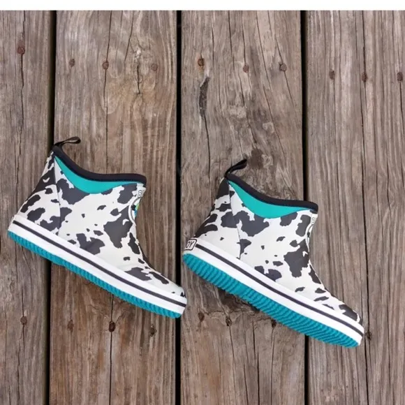 BUOY BOOTS Kids Cow Print Buoy Boots