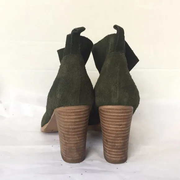 Crown Vintage Green Suede Stacked Tan Heel Boot -  Size 7.5M Pull on style Lug