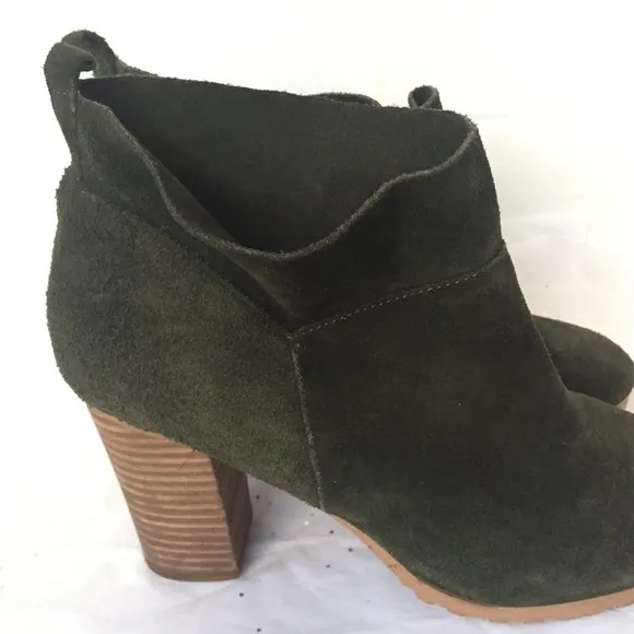 Crown Vintage Green Suede Stacked Tan Heel Boot -  Size 7.5M Pull on style Lug