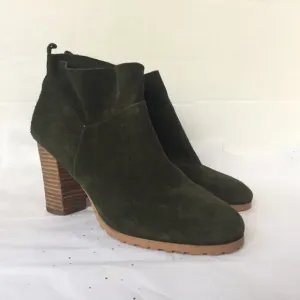 Crown Vintage Green Suede Stacked Tan Heel Boot -  Size 7.5M Pull on style Lug