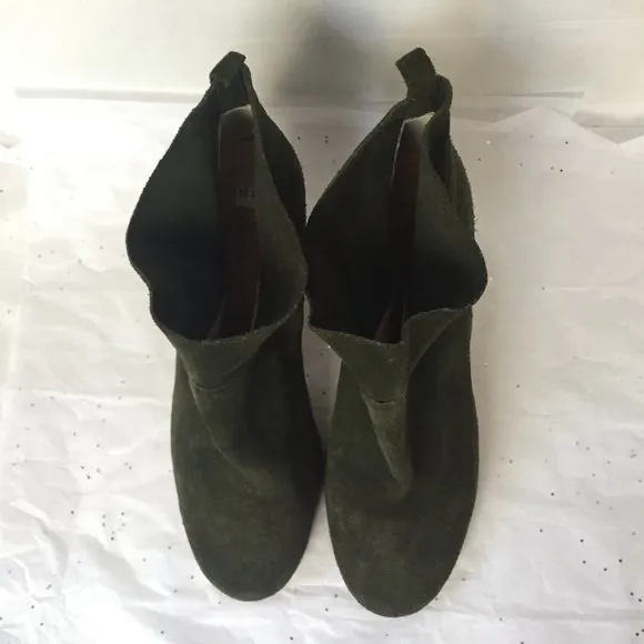Crown Vintage Green Suede Stacked Tan Heel Boot -  Size 7.5M Pull on style Lug