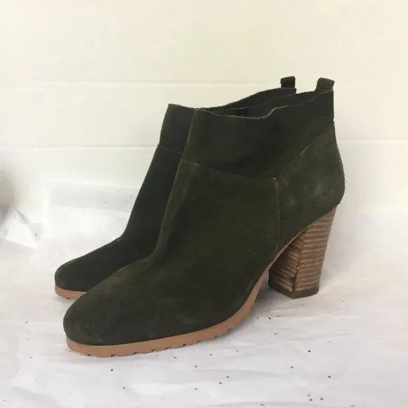 Crown Vintage Green Suede Stacked Tan Heel Boot -  Size 7.5M Pull on style Lug