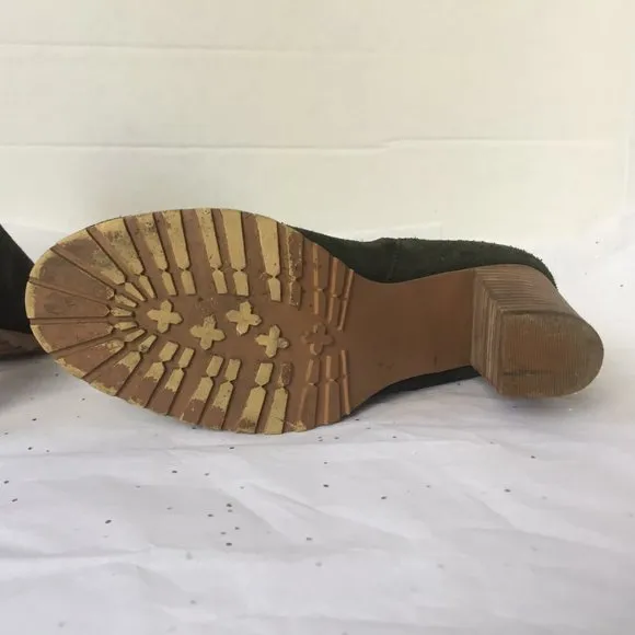 Crown Vintage Green Suede Stacked Tan Heel Boot -  Size 7.5M Pull on style Lug