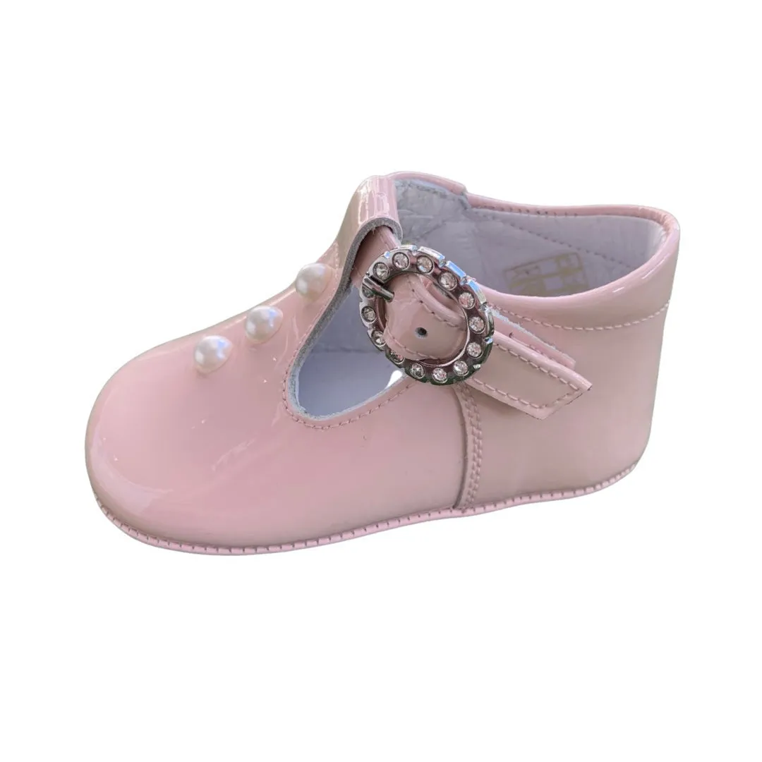 Girls soft sole shoe