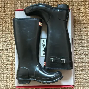 Hunter black original kids gloss rubber rain boots us size 5 boys 6 girls EU 37