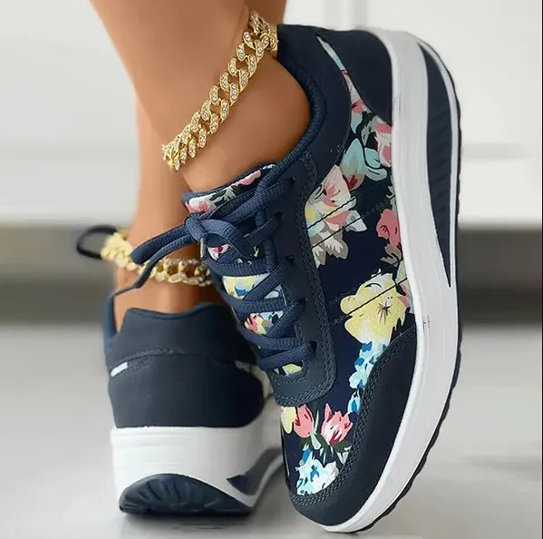 Lovisa – canvas shoes with floral pattern