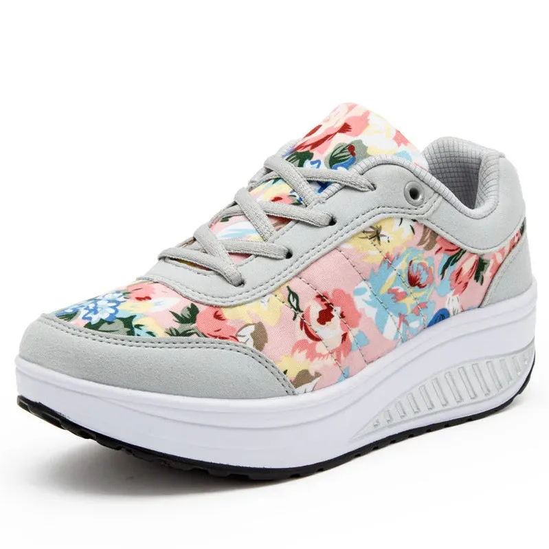 Lovisa – canvas shoes with floral pattern