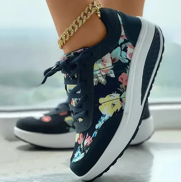 Lovisa – canvas shoes with floral pattern