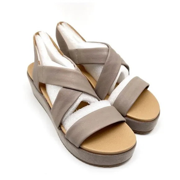 Lucky Brand Sandal Waldyna Crisscross Leather WedgeChinchilla Oyster Si…