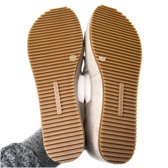 Lucky Brand Sandal Waldyna Crisscross Leather WedgeChinchilla Oyster Si…