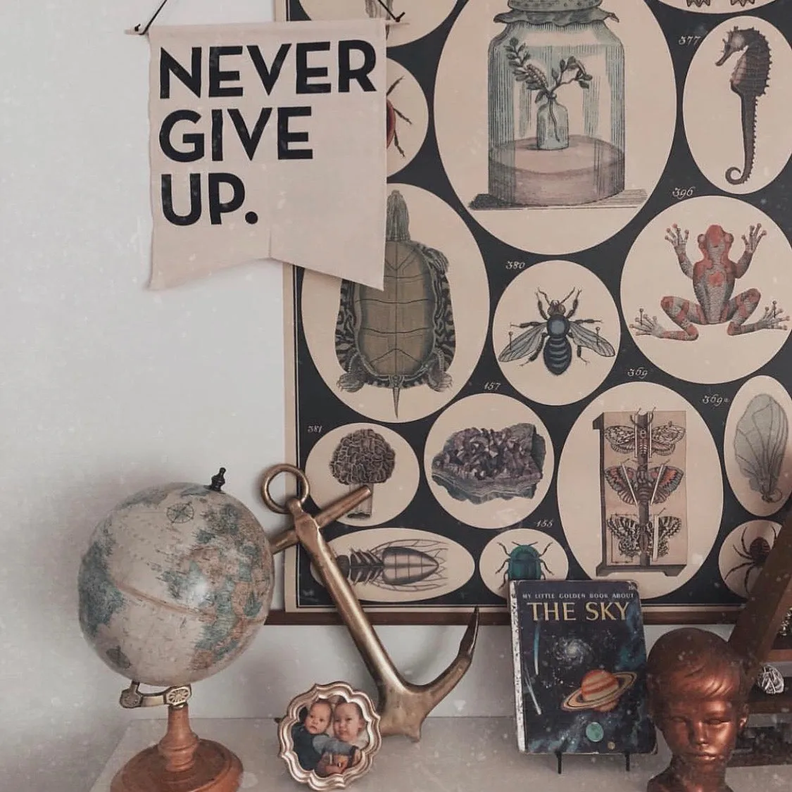 NEVER GIVE UP. CANVAS BANNER