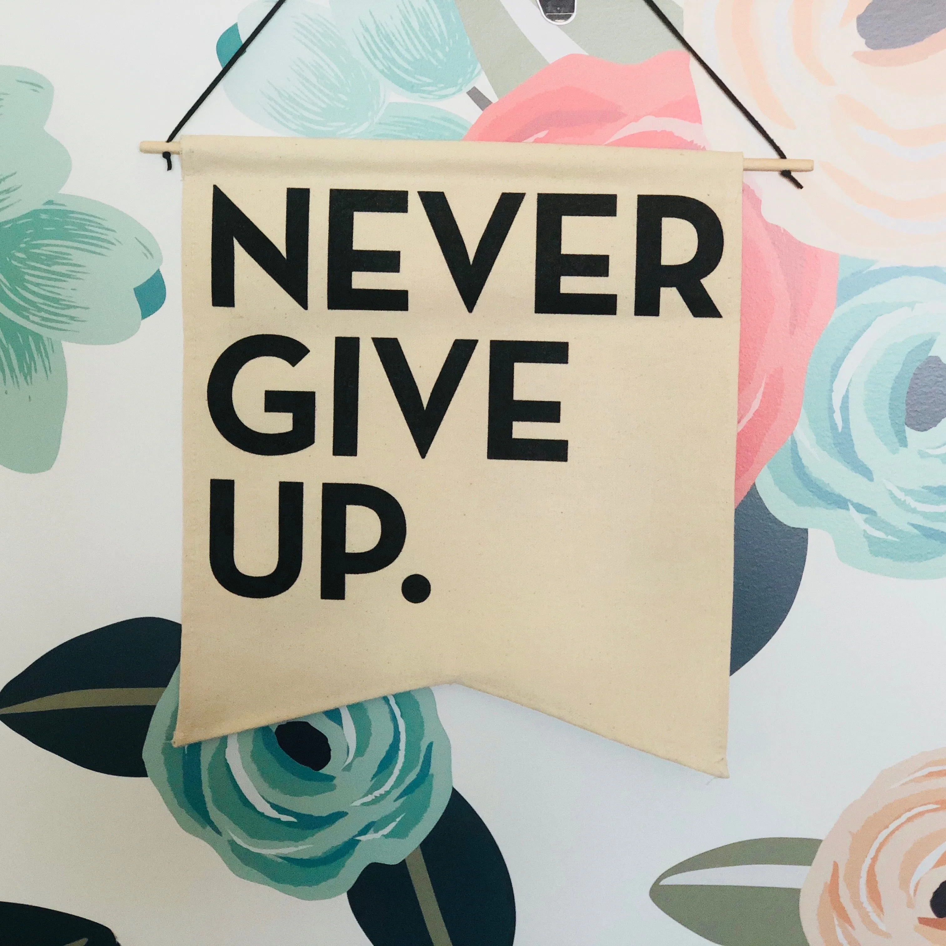 NEVER GIVE UP. CANVAS BANNER
