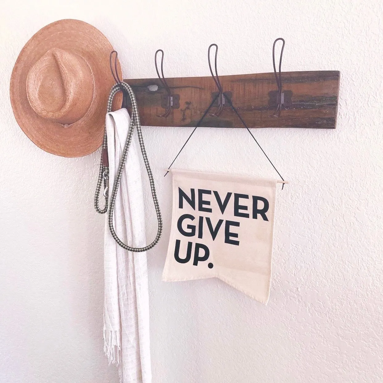 NEVER GIVE UP. CANVAS BANNER