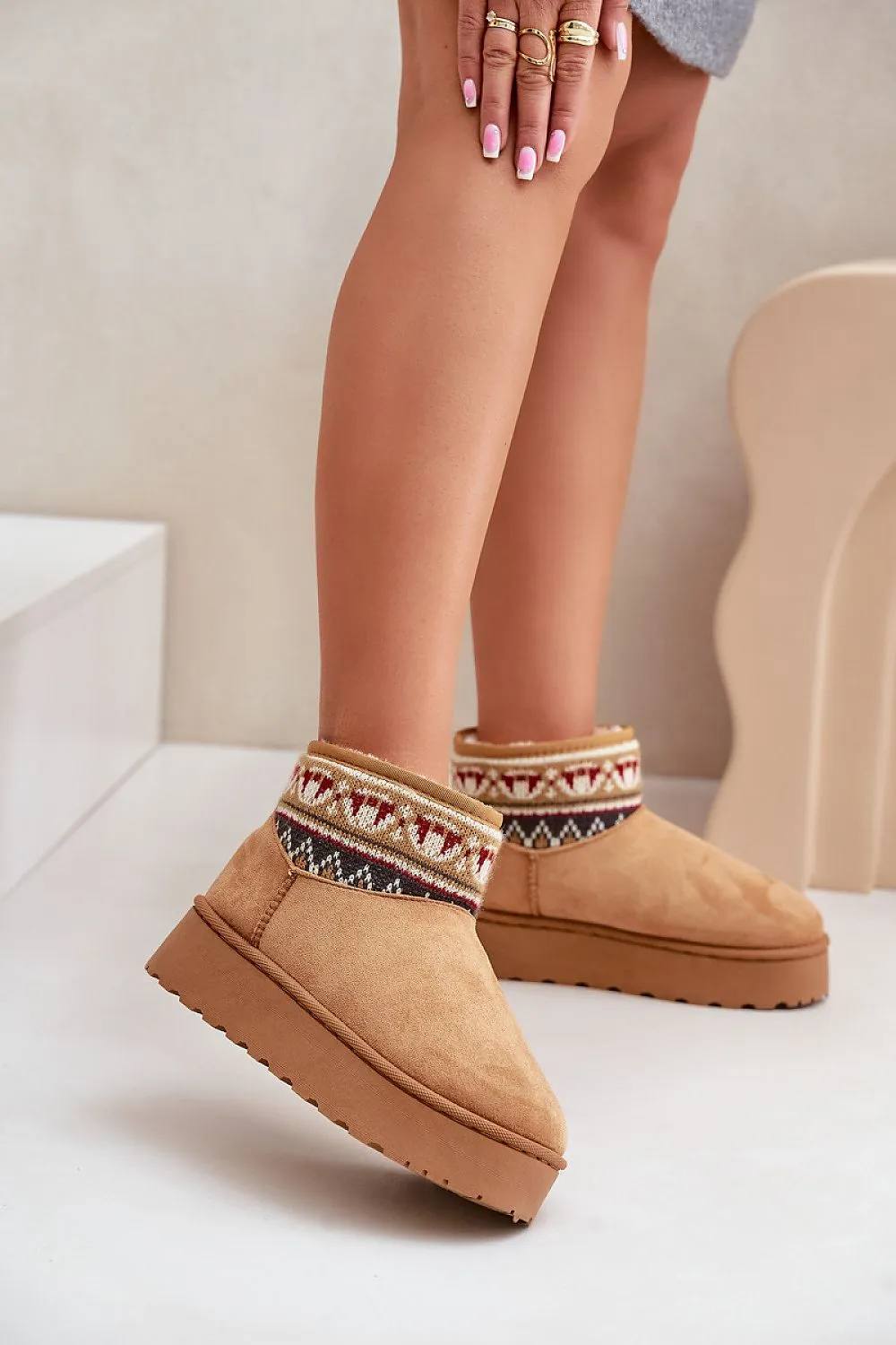 Snow boots
