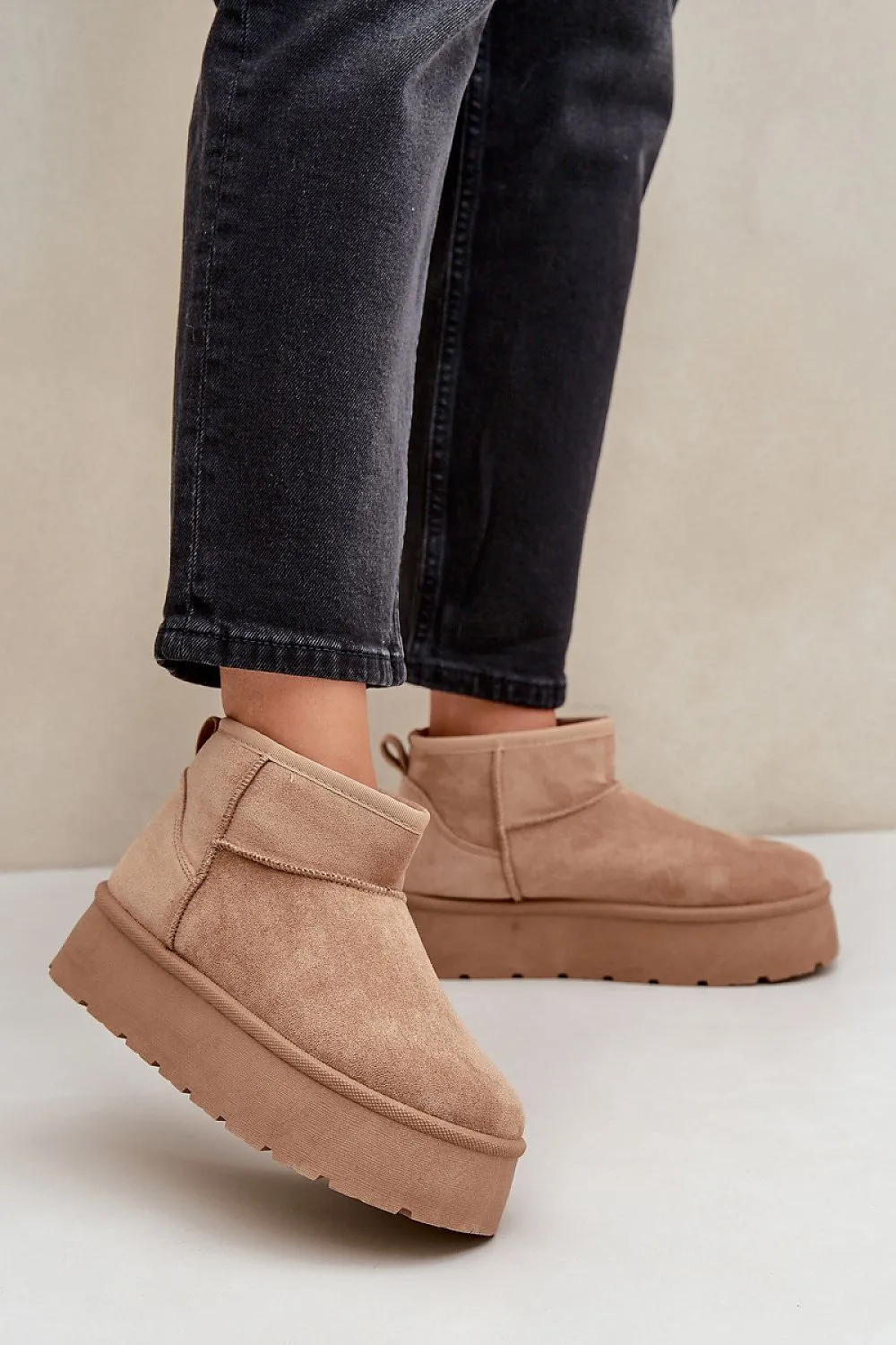 Snow boots