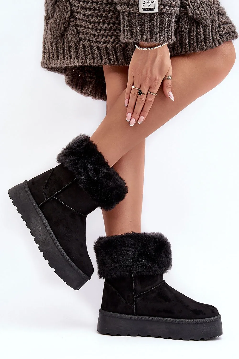 Snow boots