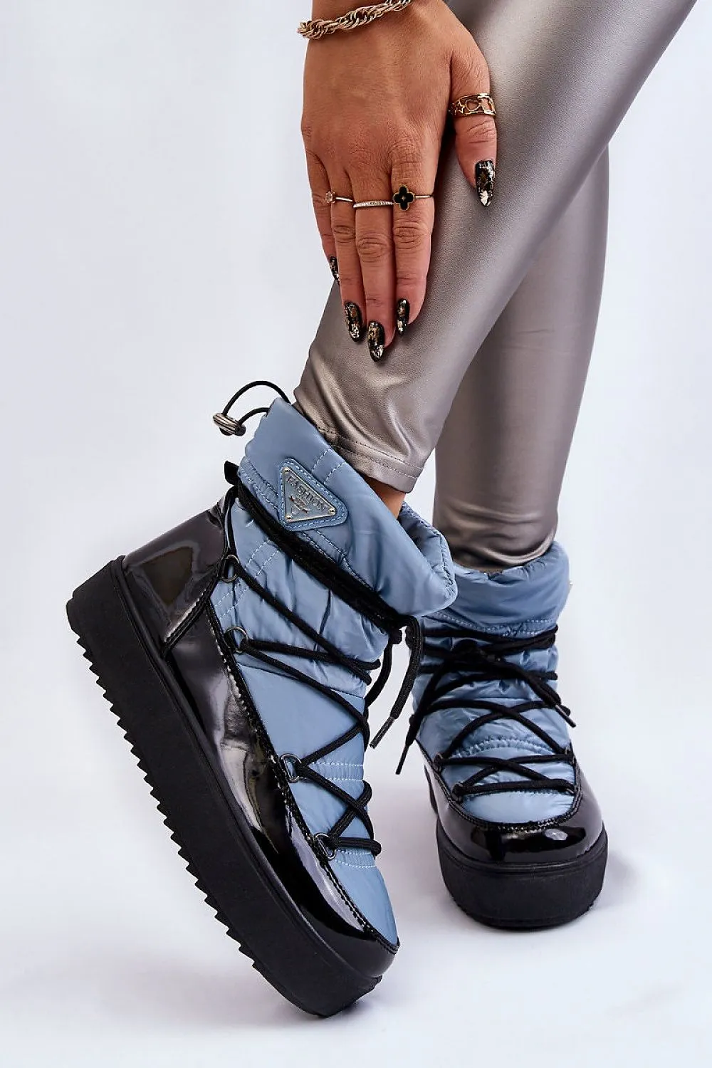 Snow boots
