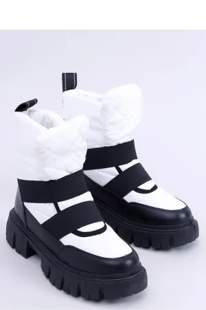 Snow boots