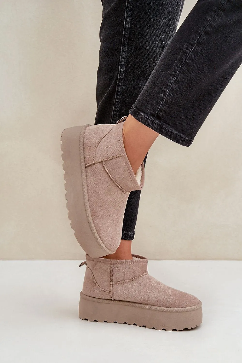 Snow boots