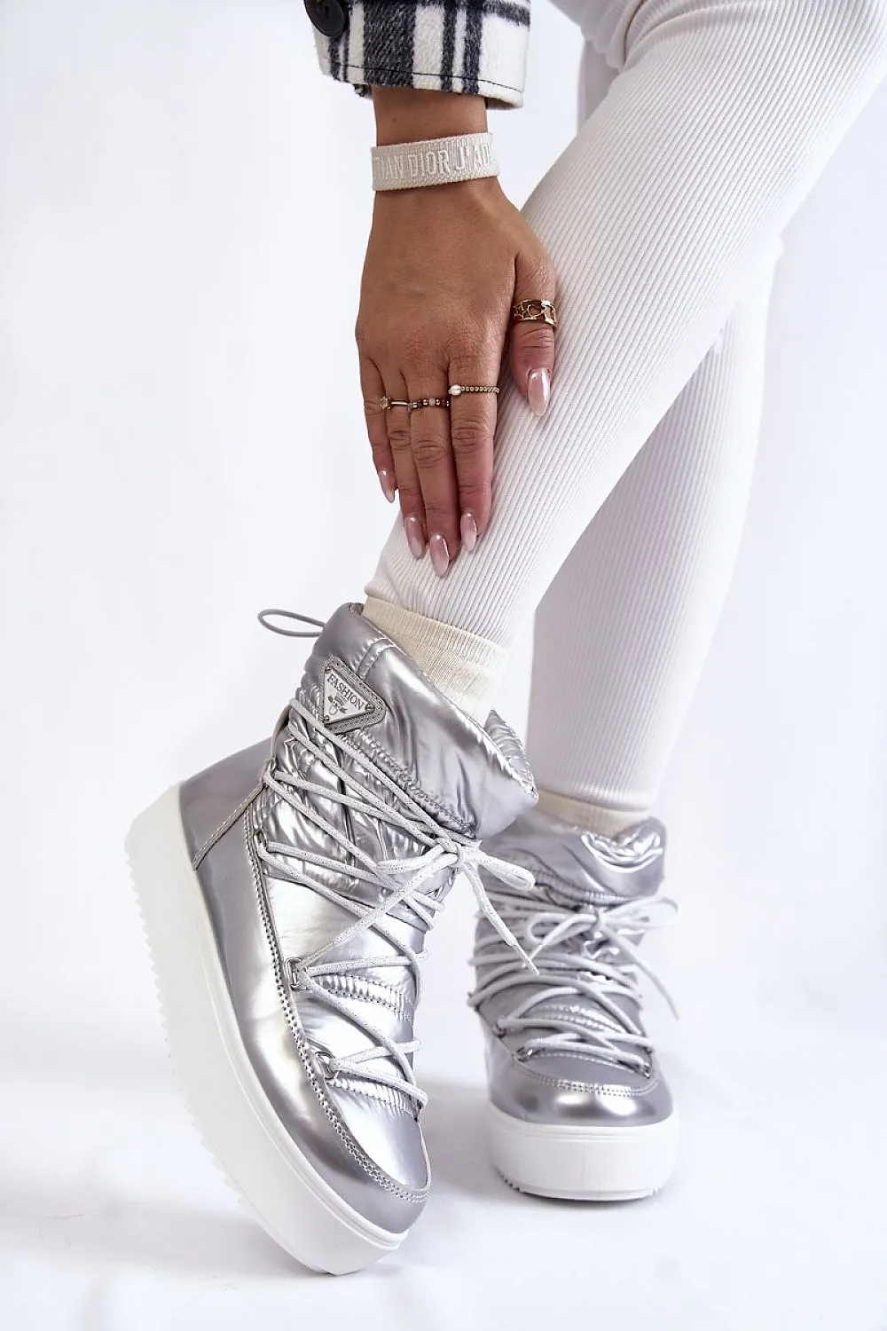 Snow boots