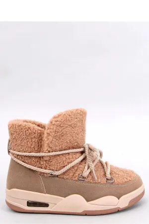 Snow boots