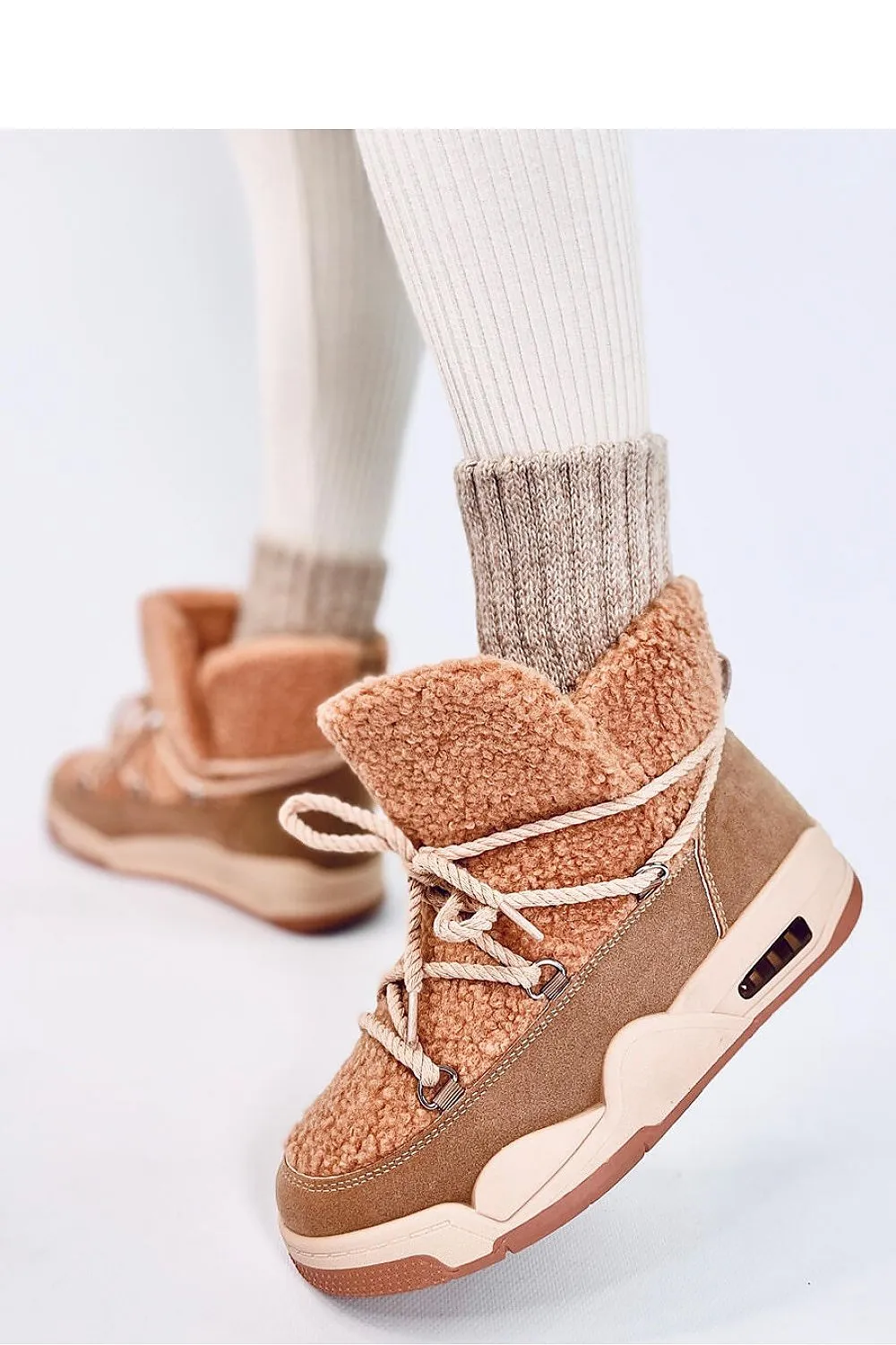 Snow boots