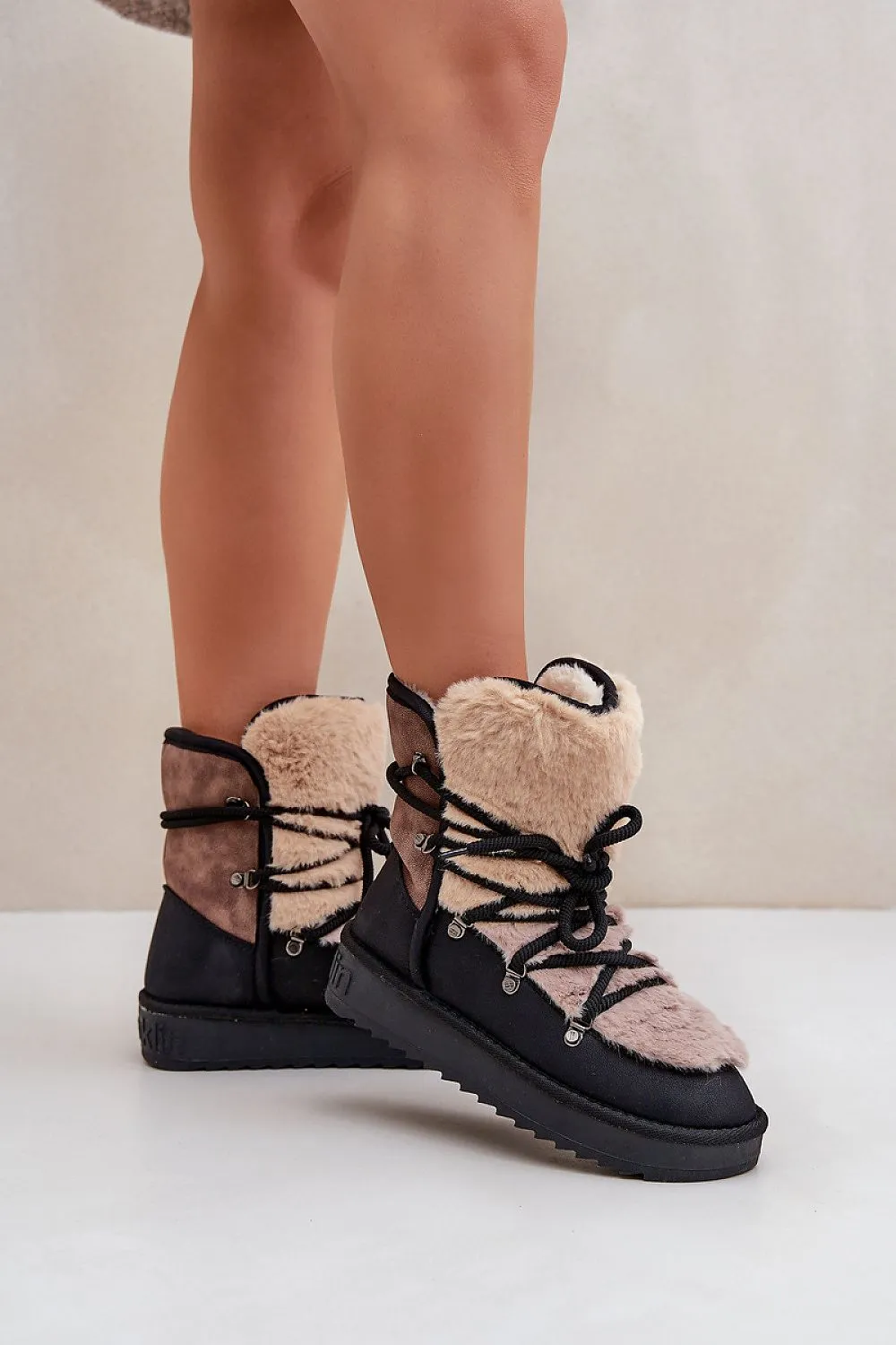 Snow boots