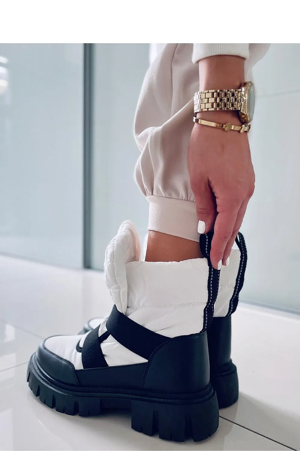 Snow boots