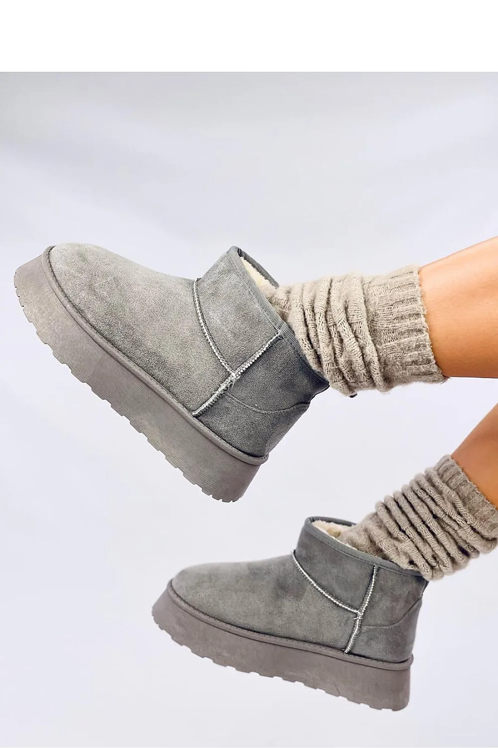 Snow boots