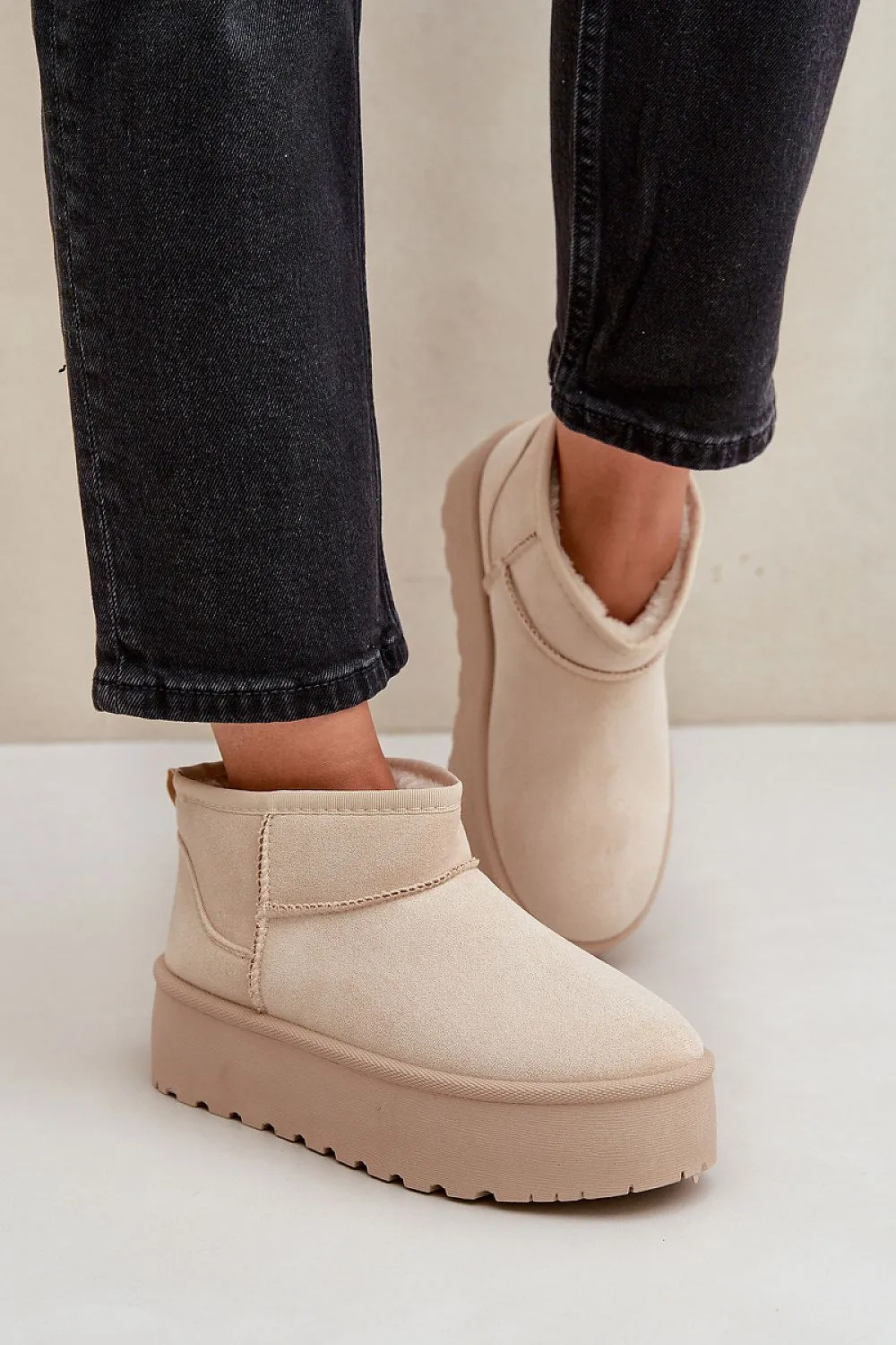 Snow boots