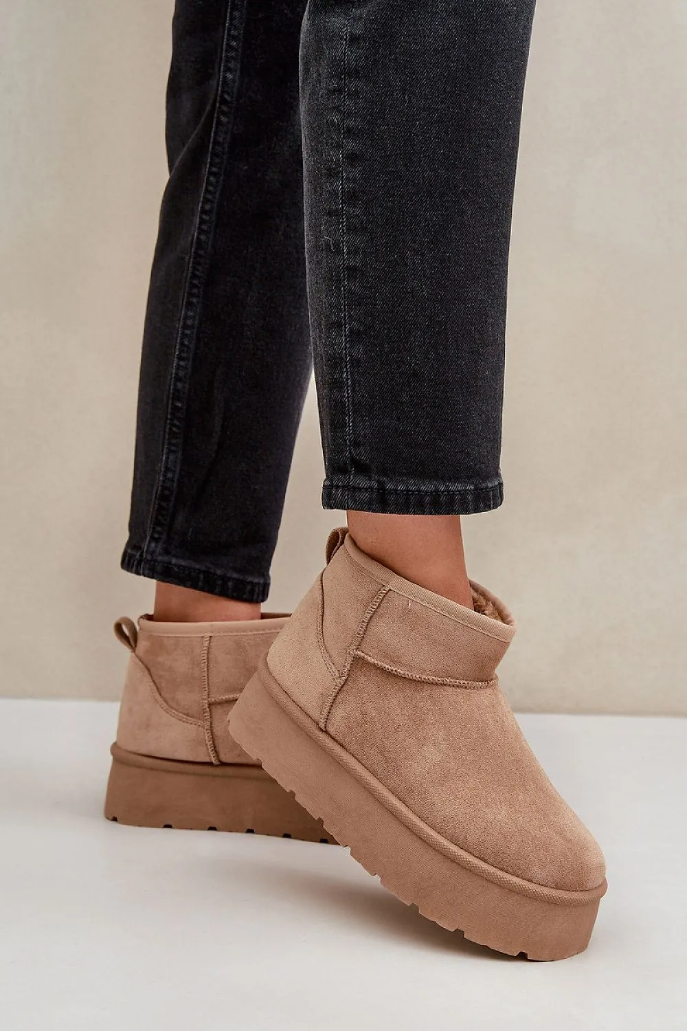 Snow boots