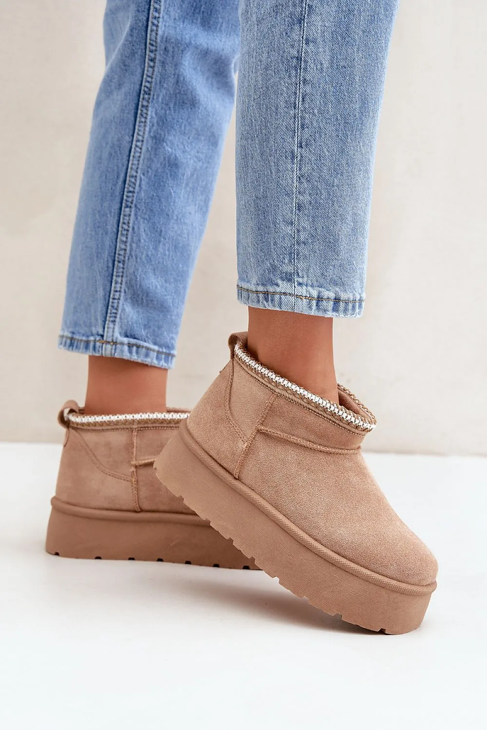 Snow boots