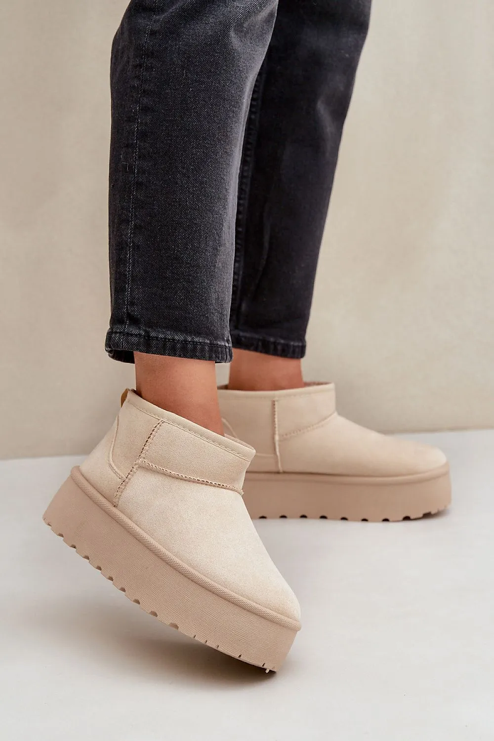 Snow boots