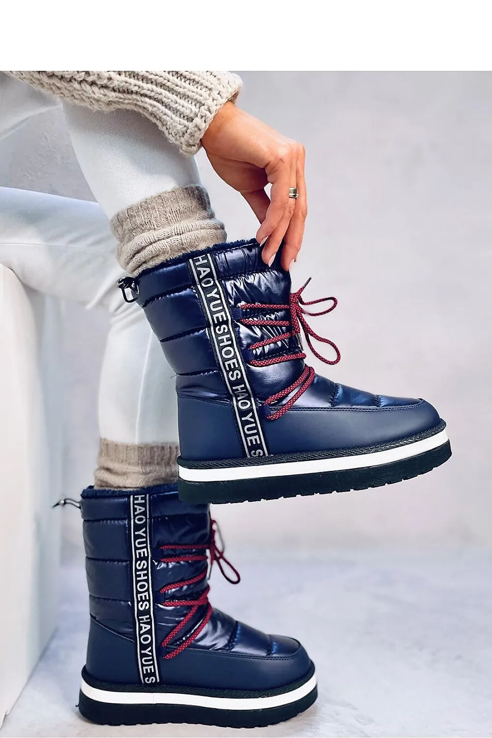 Snow boots