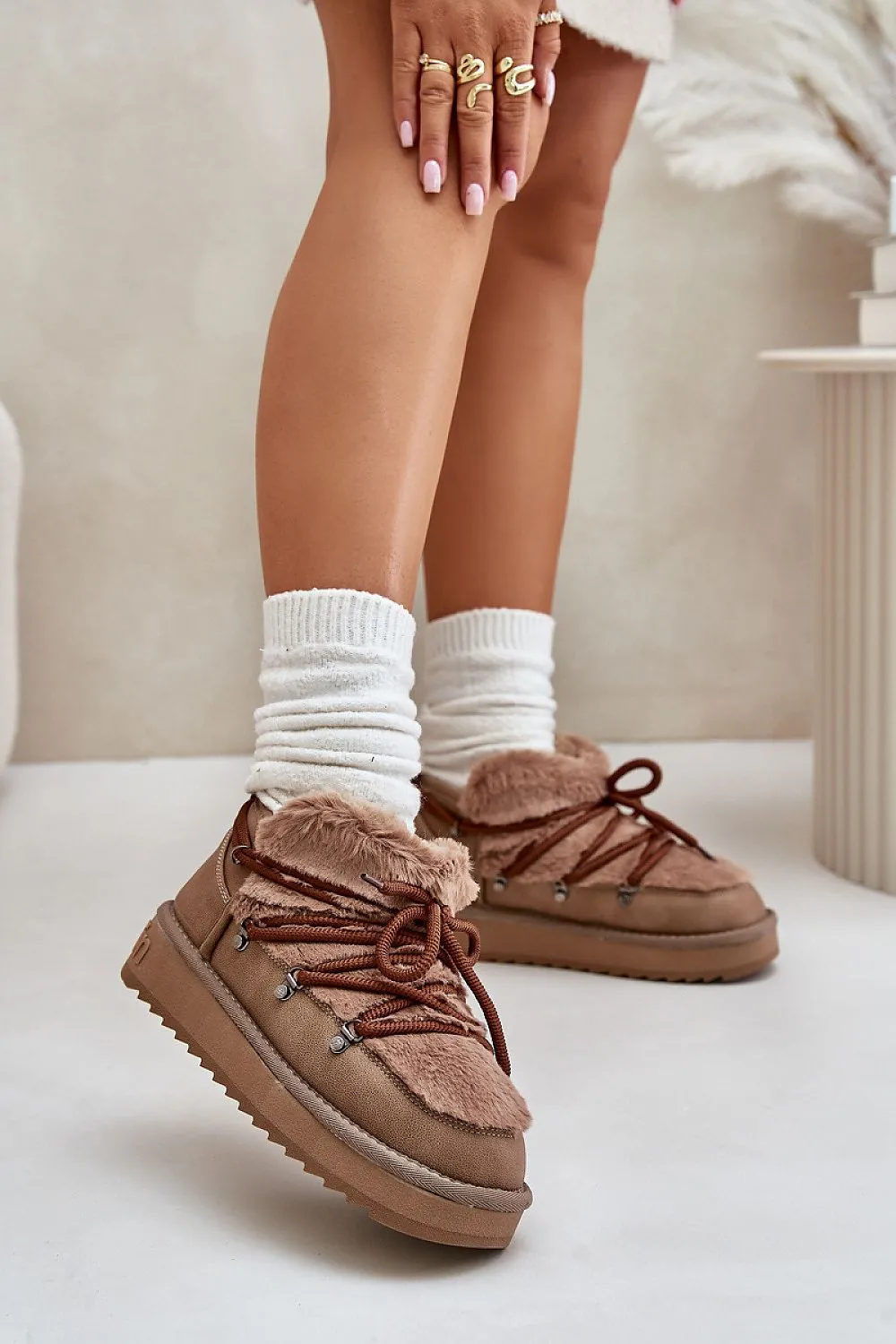 Snow boots