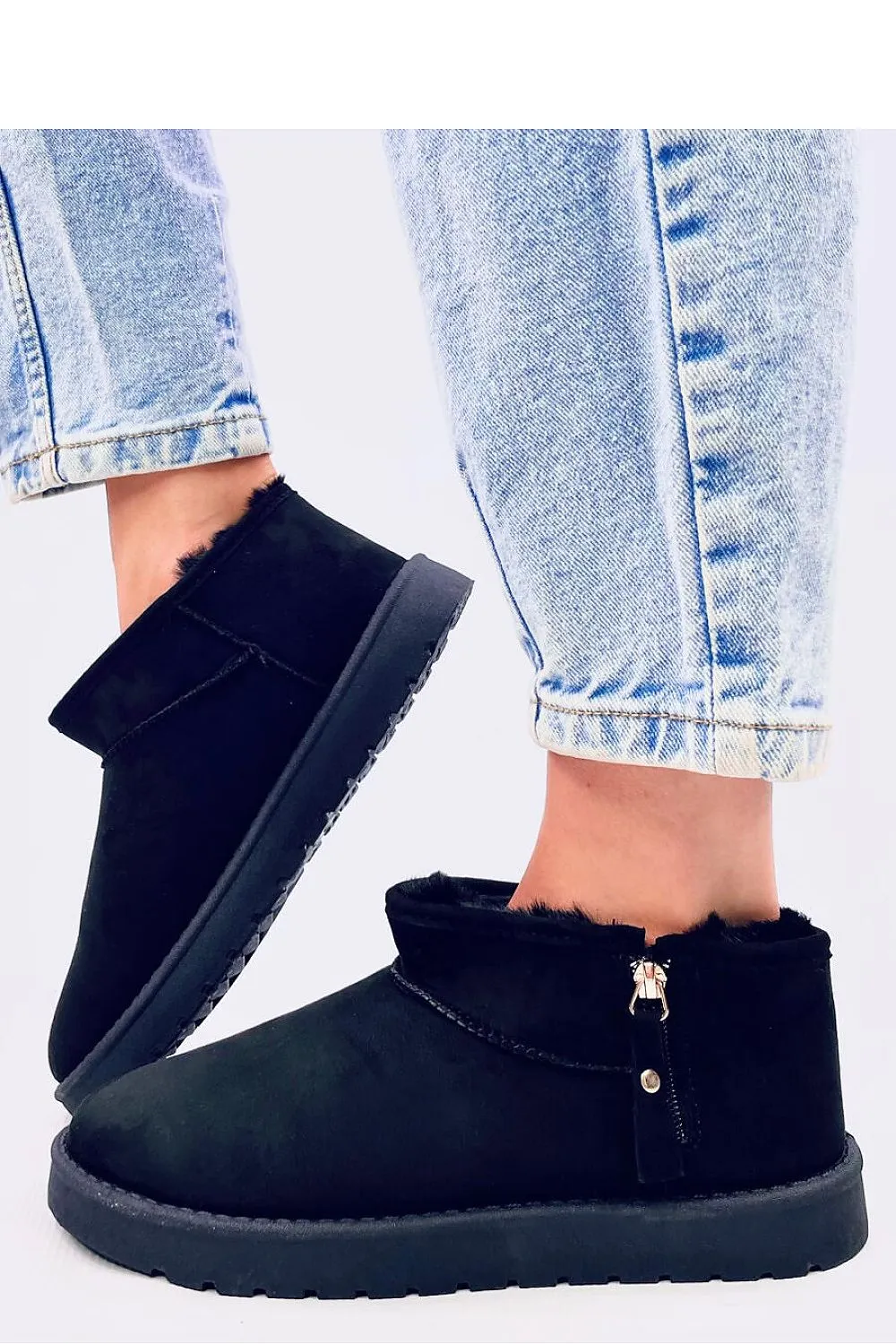 Snow boots