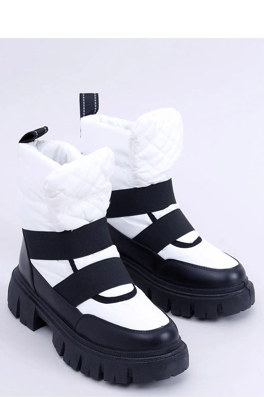 Snow boots