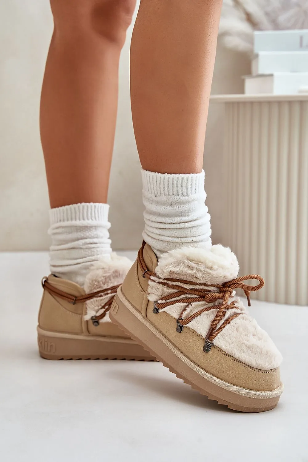 Snow boots