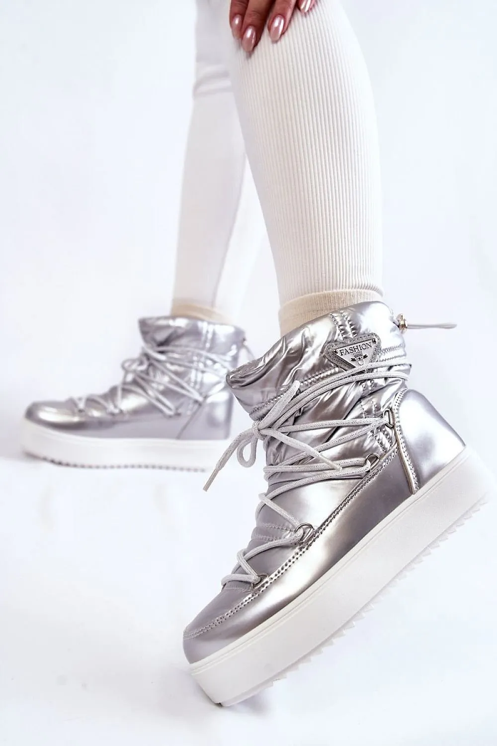 Snow boots