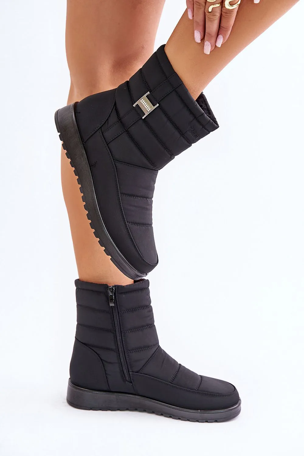 Snow boots