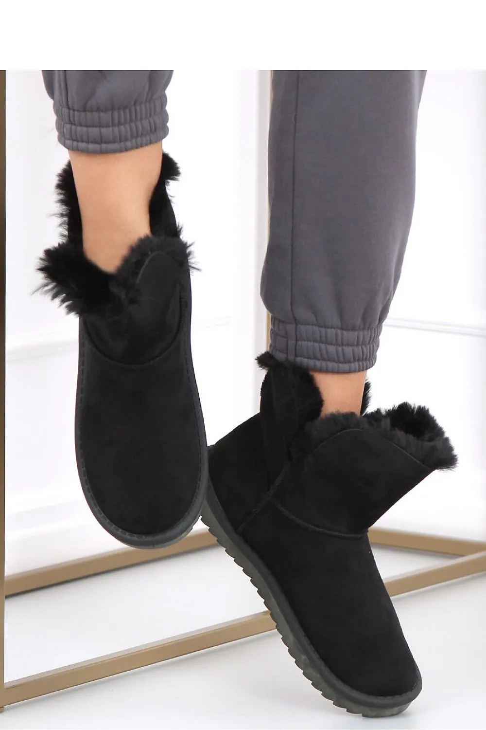 Snow boots
