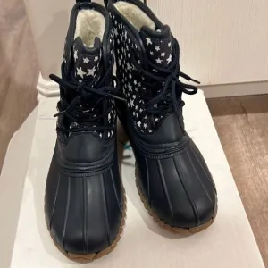 Snow boots