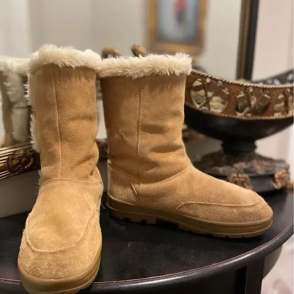 SONOMA Life   Style Women Carmel Brown Suede Leather Faux Fur Snow Boots Size: 7